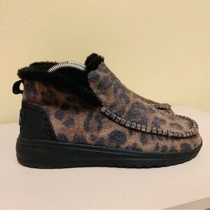 Hey Dude Fleece Leopard Print Booties Comfort Fall Winterwear Women’s Size 7